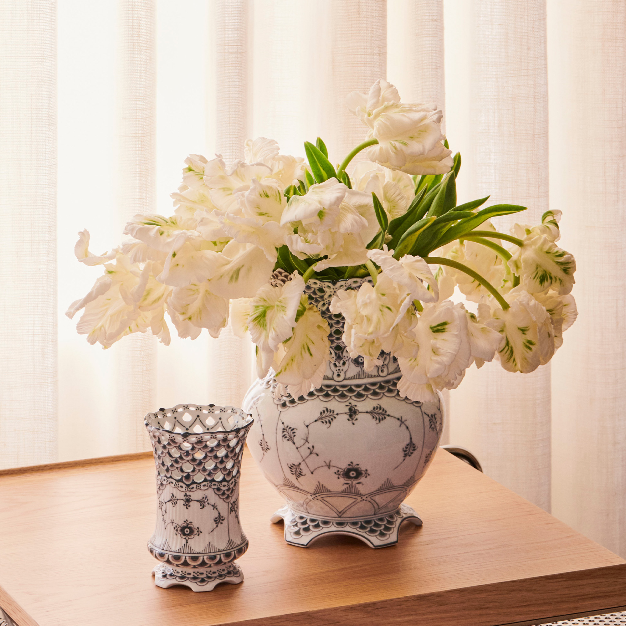Two iconic vases from Royal Copenhagen launched in Black Fluted Full Lace